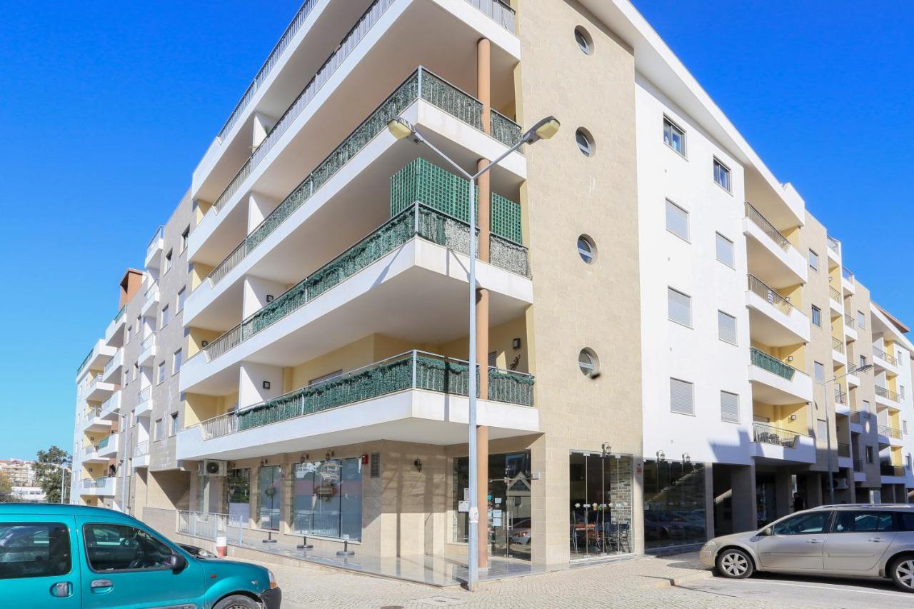3 Bedroom Apartment With Indoor Pool Central Lagos Kültér fotó