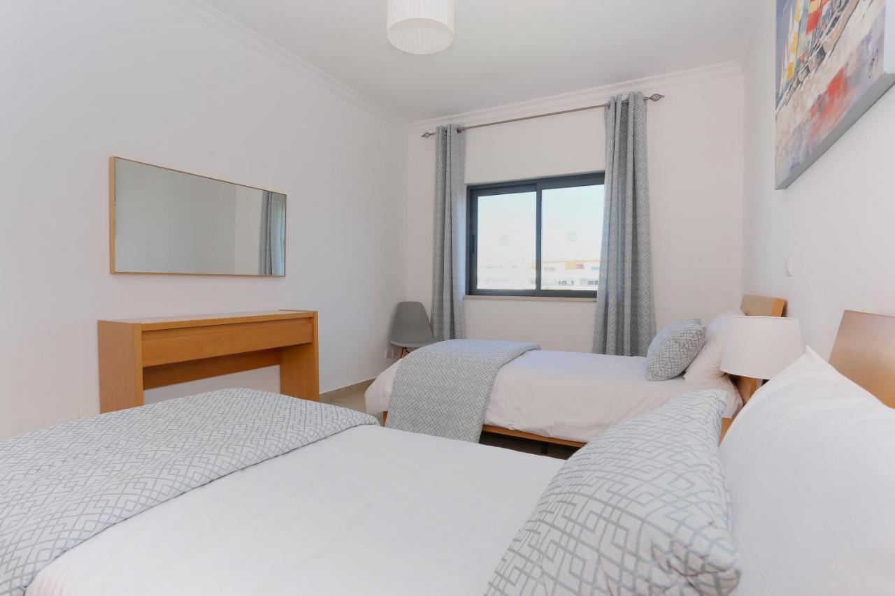 3 Bedroom Apartment With Indoor Pool Central Lagos Kültér fotó